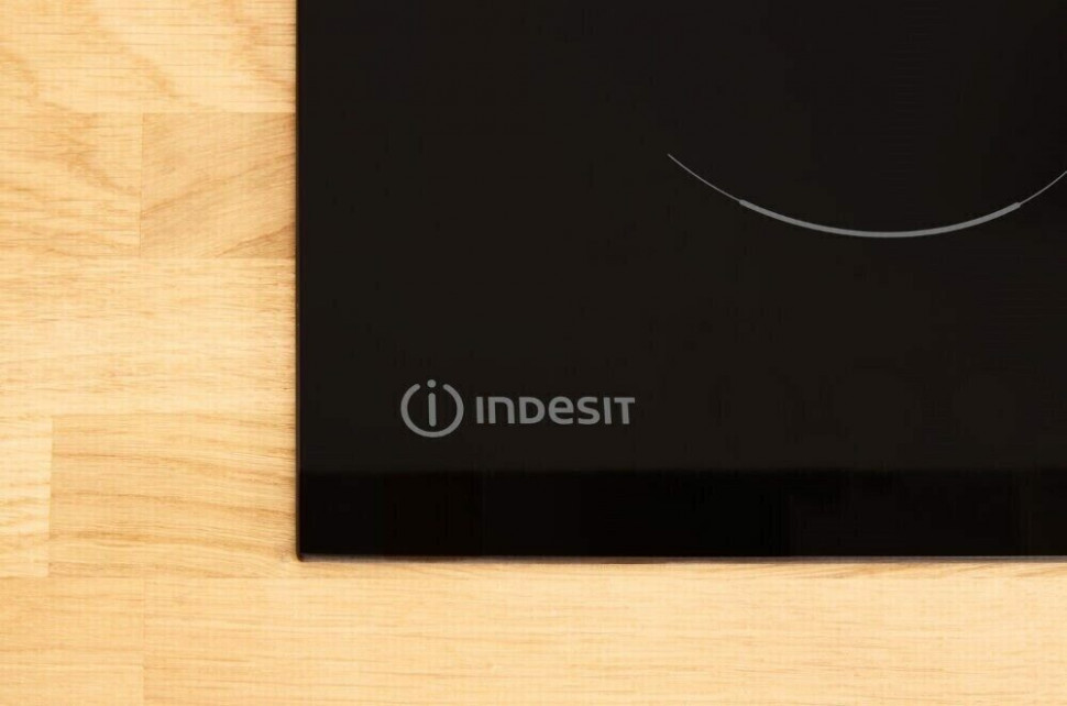 Индукционная варочная панель Indesit VID 641 B C