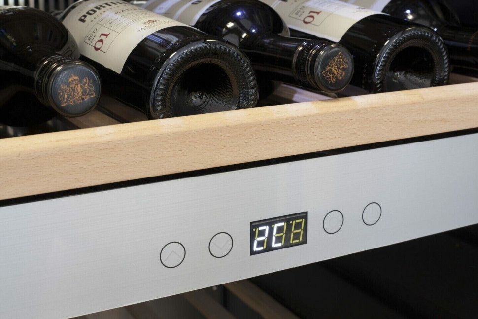 Винный шкаф Caso WineChef Pro 126