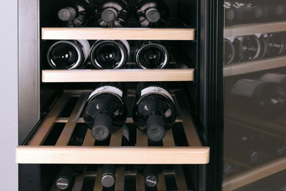 Винный шкаф Caso WineComfort 126