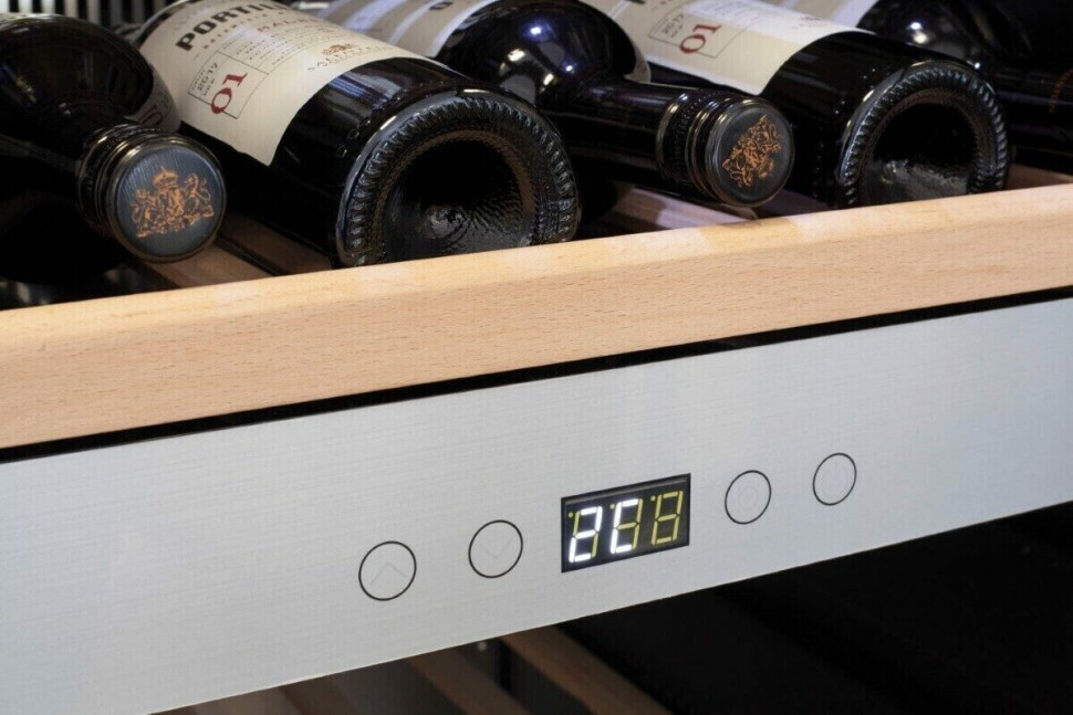 Винный шкаф Caso WineComfort 126