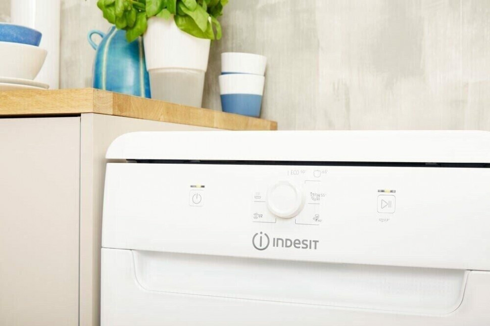 Посудомоечная машина Indesit DSCFE 1B10