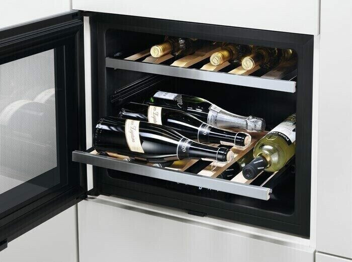 Винный шкаф Electrolux ERW 0670 A