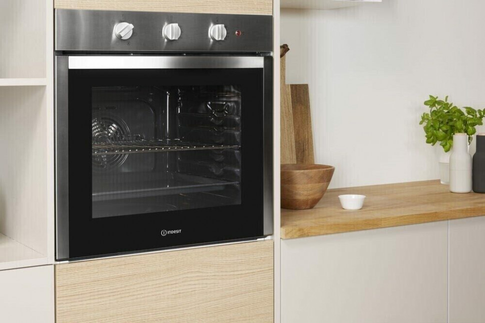 Газовый духовой шкаф Indesit IGW 620 WH
