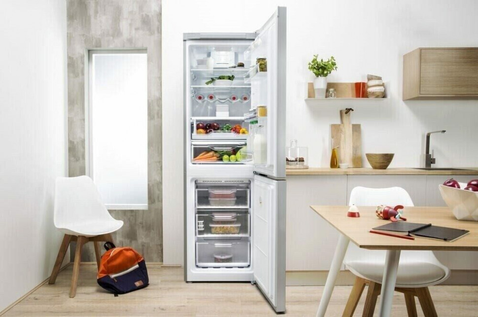 Холодильник Indesit DF 5160 W