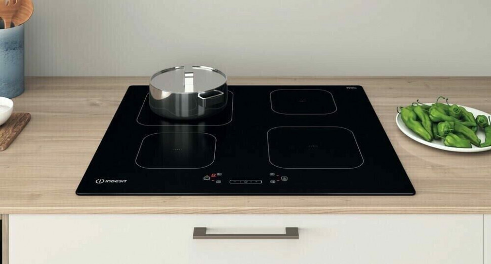 Индукционная варочная панель Indesit IS 83Q60 NE